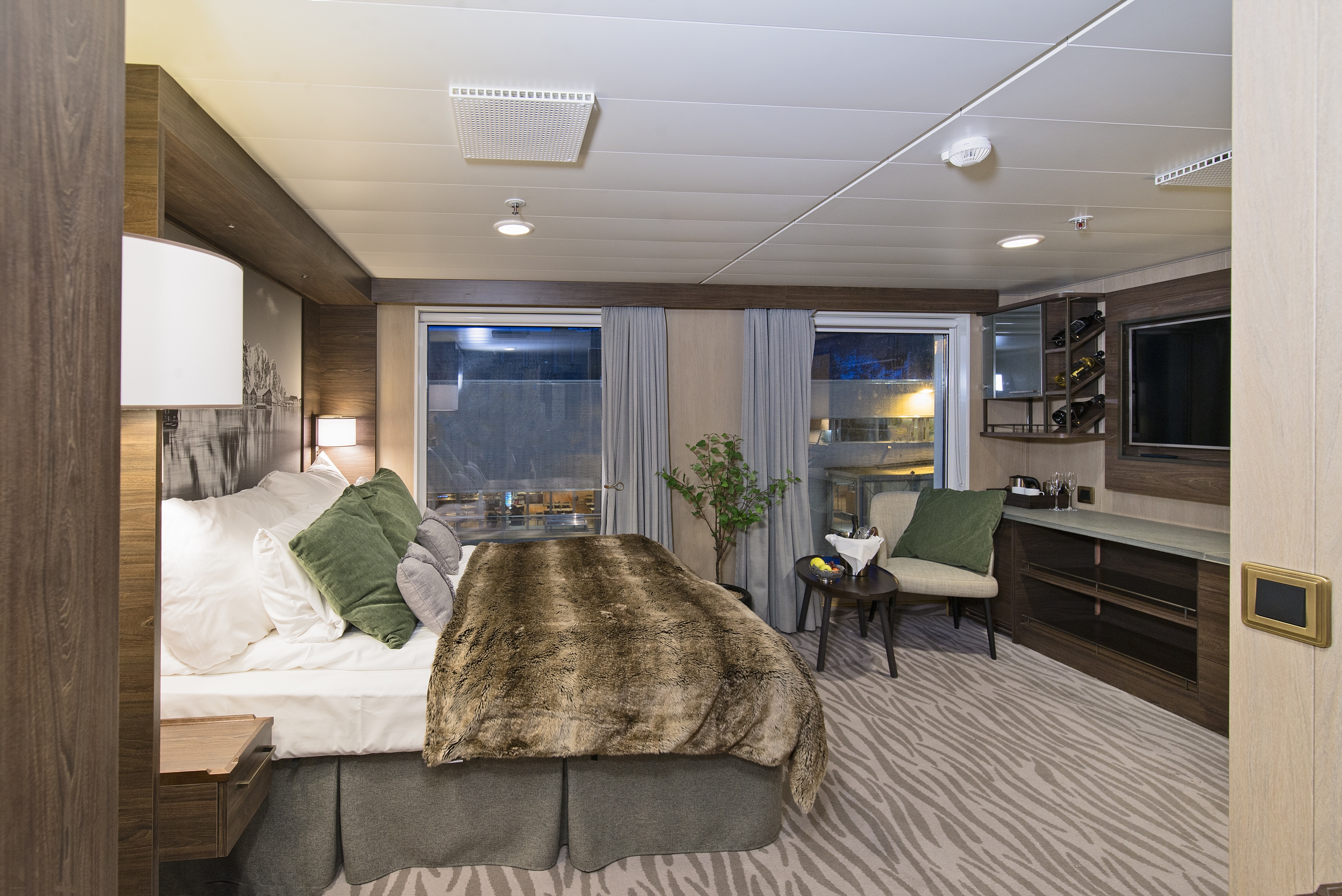 Expedition Suite | Mini suite on upper deck